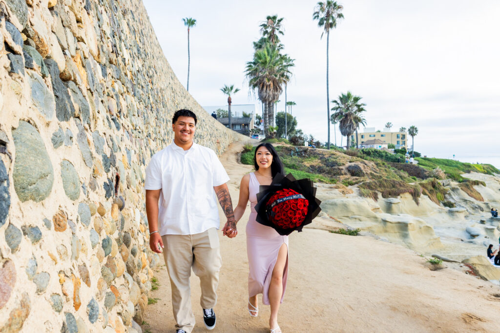 A Low-Key La Jolla Proposal with 50 Red Roses and Family Waiting Nearby proposal photographer in san diego 8